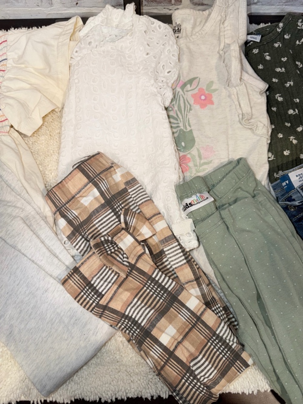 Girls outfits bundle box  Cute Neutral Patterns 4T
